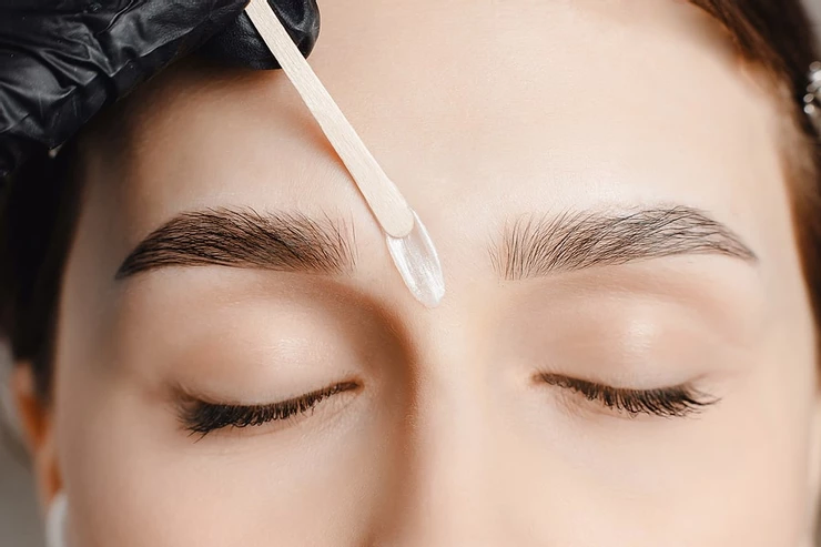 Eyebrow Waxing vs. Threading: What’s Best for My Brows?